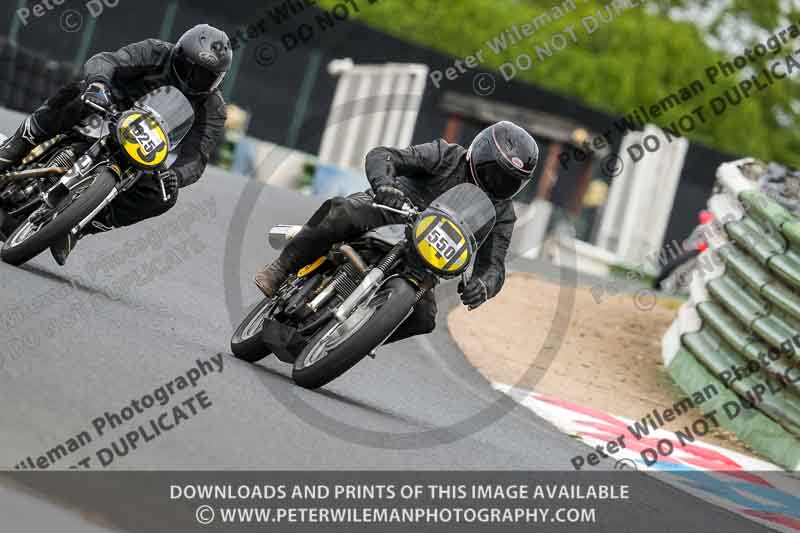 Vintage motorcycle club;eventdigitalimages;mallory park;mallory park trackday photographs;no limits trackdays;peter wileman photography;trackday digital images;trackday photos;vmcc festival 1000 bikes photographs